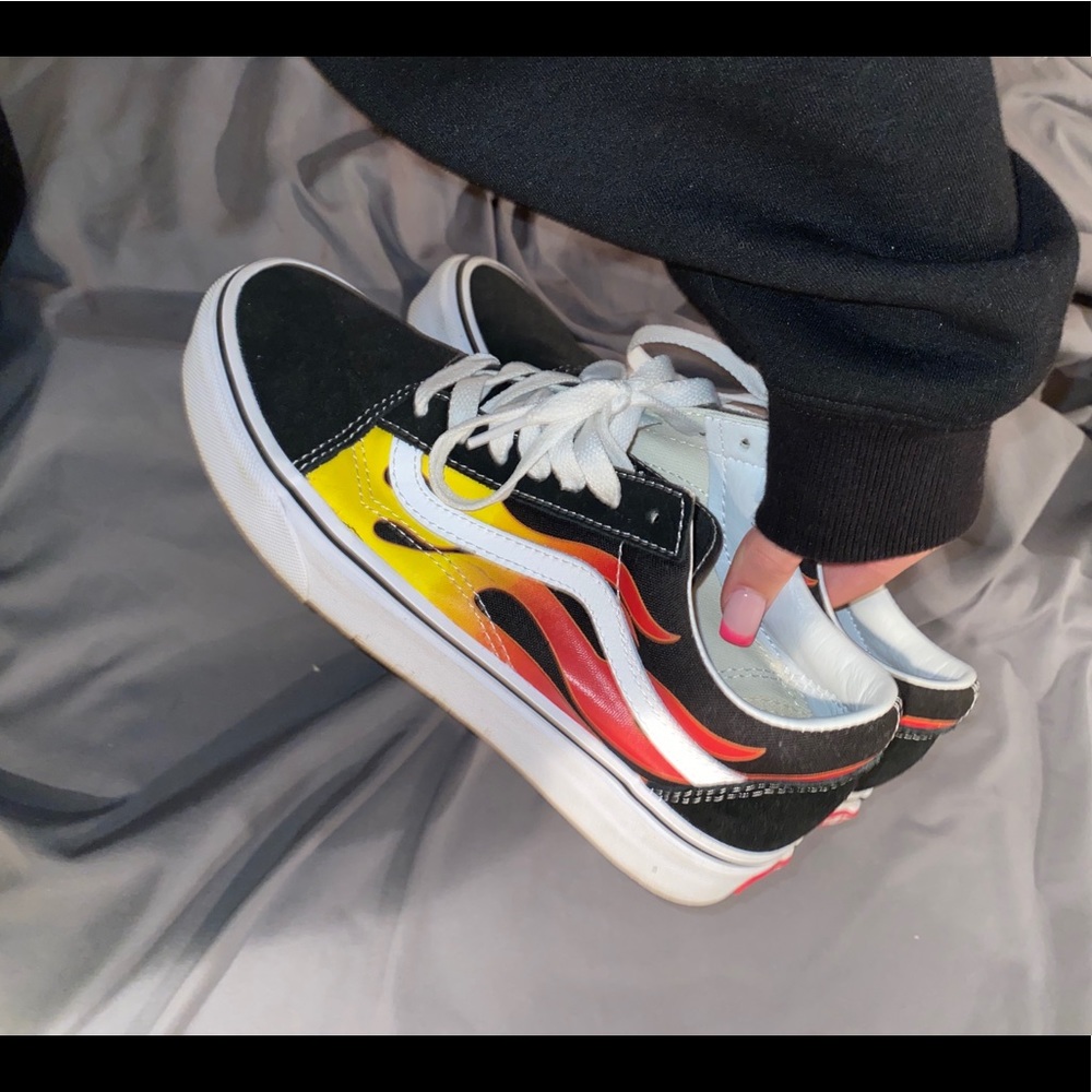 7.5 women’s fire vans